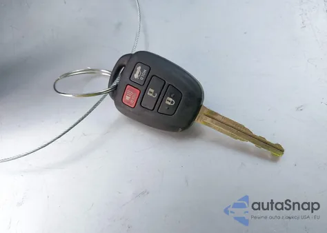 2017 Toyota Corolla Le z USA, uszkodzony, nr VIN 5YFBURHE5HP713219